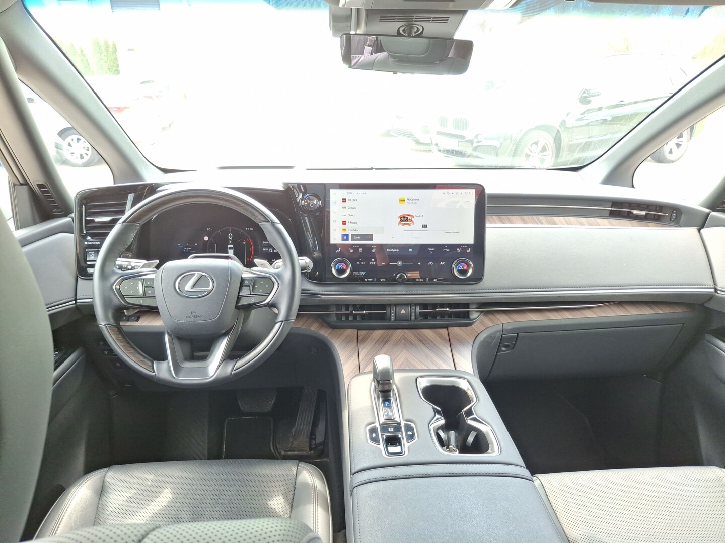 Lexus LM